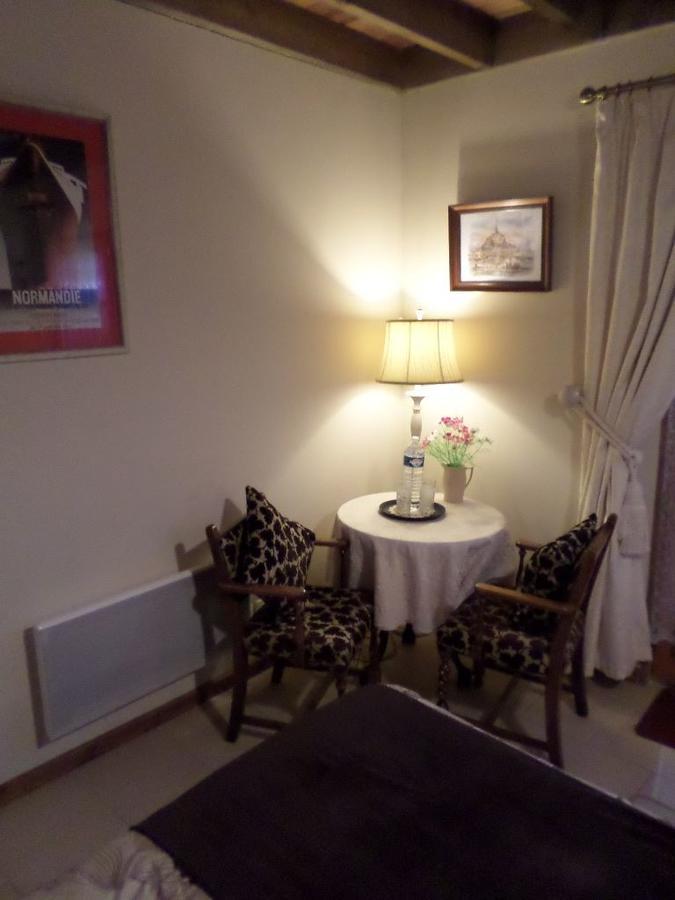 La Chevallerie B&B Isigny-le-Buat Dış mekan fotoğraf